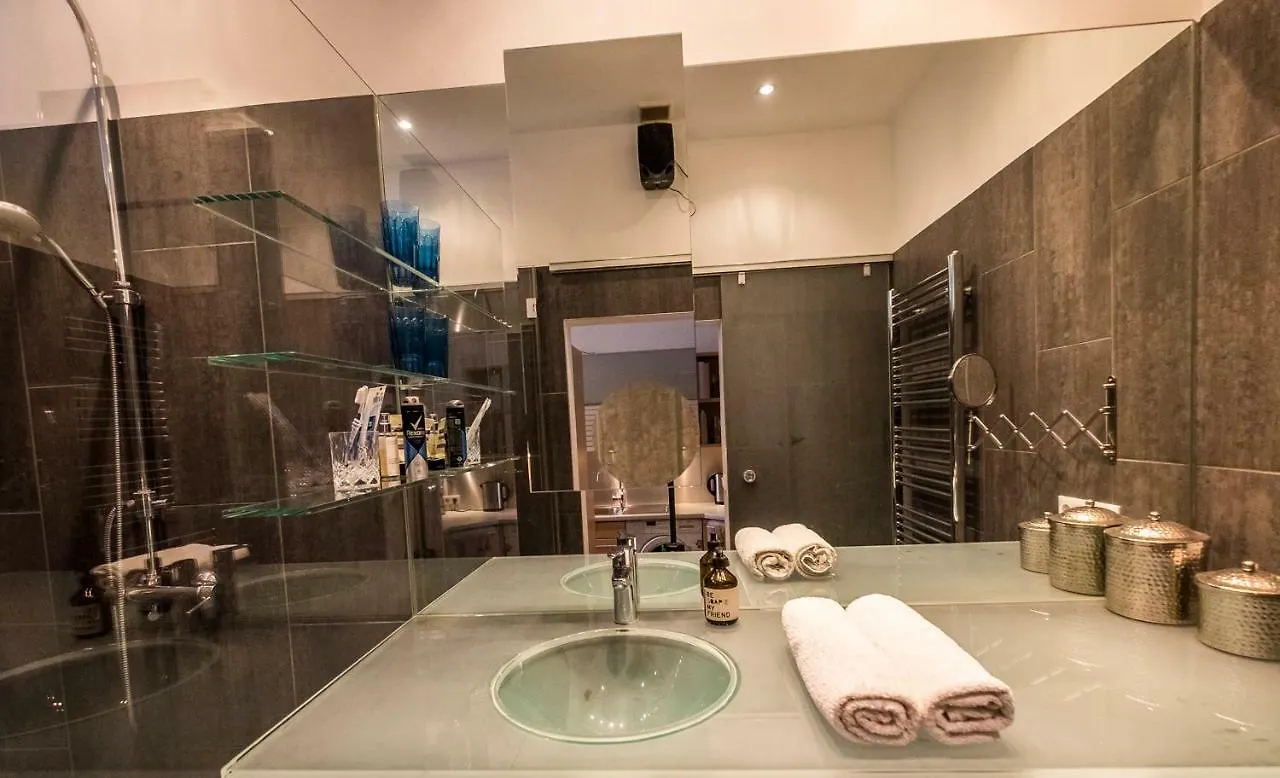 Comfortable Room Located In The First District! Vienna Homestay